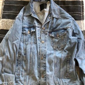 Levi’s trucker denim jacket size m